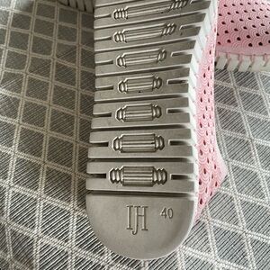 Ilse Jacobson pink slip on Tulip shoes